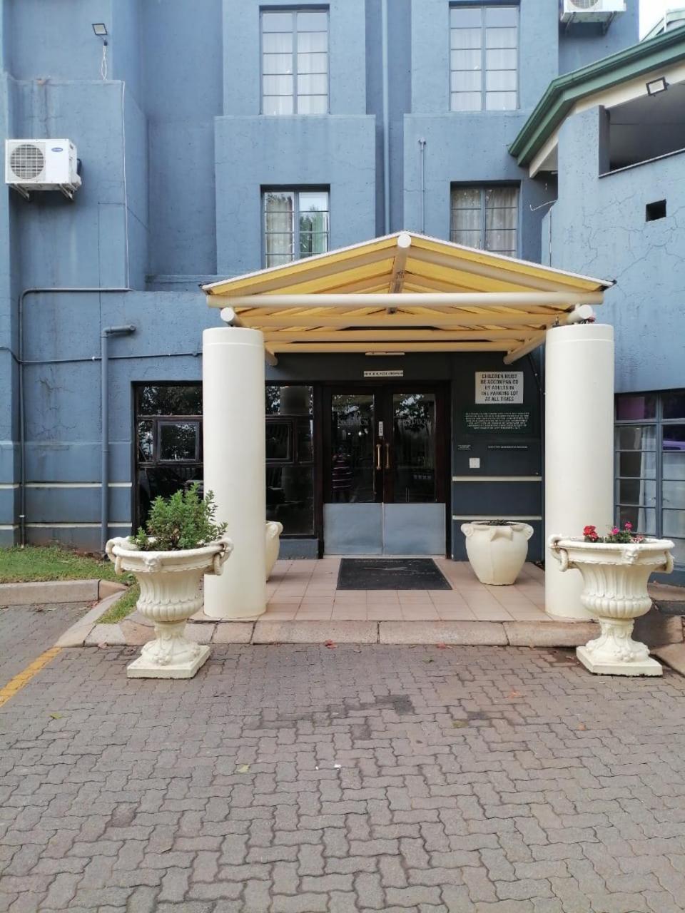 Airport Inn And Suites Edenvale Exterior foto