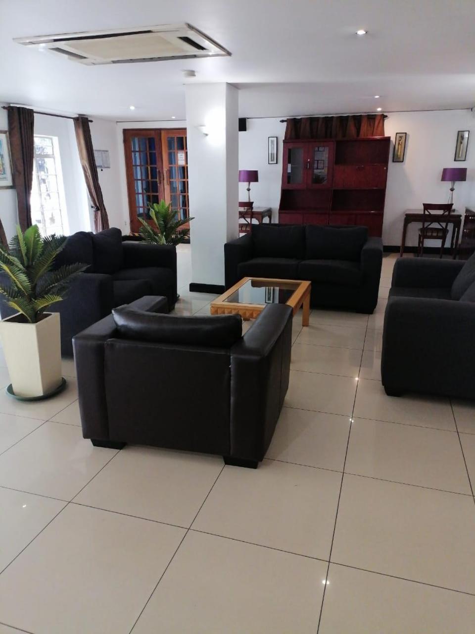 Airport Inn And Suites Edenvale Exterior foto